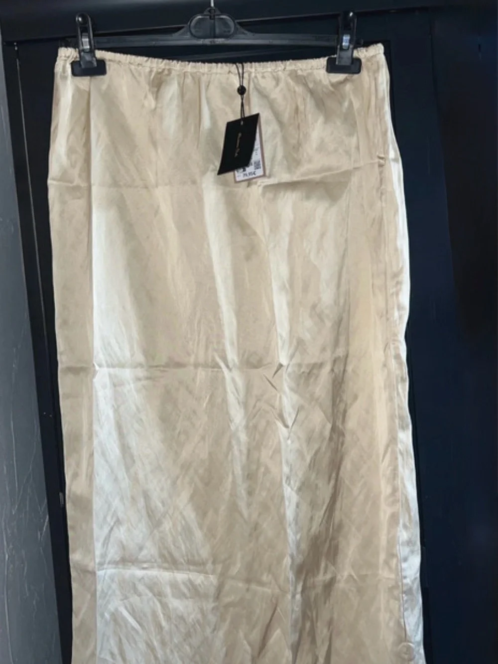 Massimo Dutti - Elegant Cream Satin Midi Skirt - Women Size L